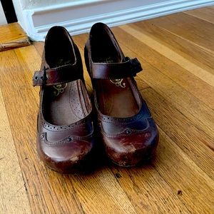 8.5 women Dansko Mary Janes